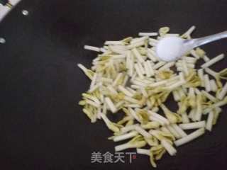 素肉炒花生苗的做法步骤：4