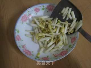 素肉炒花生苗的做法步骤：6