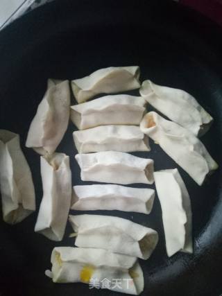 锅贴的做法步骤：9