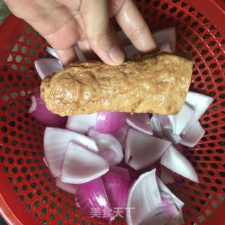 洋葱炒肉卷的做法步骤：1