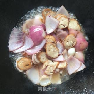 洋葱炒肉卷的做法步骤：3