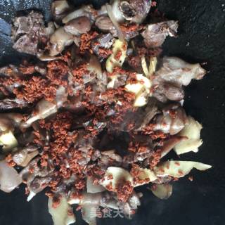客家香料焖狗肉的做法步骤：3