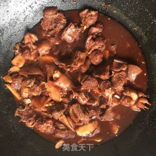 客家香料焖狗肉的做法步骤：4