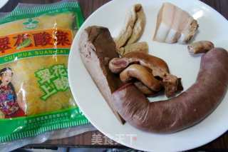 焖一杯东北杀猪菜的做法步骤：1