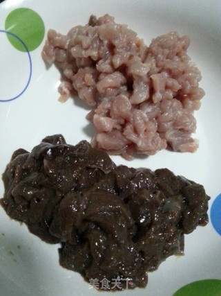 瘦肉猪肝鸡蛋汤的做法步骤：1