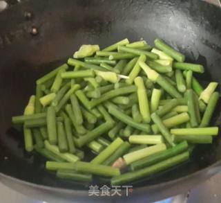 蒜苔炒肉的做法步骤：3