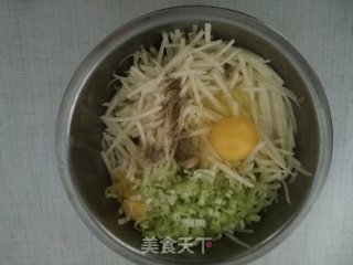 土豆饼的做法步骤：4