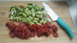 芹菜炒腊肠的做法步骤：4