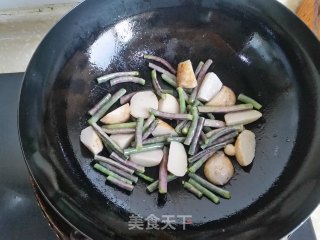 香芋烧豆角的做法步骤：5