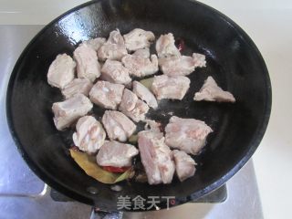 香菇鹌鹑蛋烧排骨的做法步骤：5