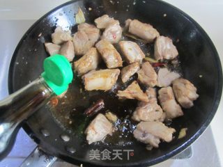 香菇鹌鹑蛋烧排骨的做法步骤：7