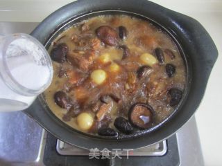 香菇鹌鹑蛋烧排骨的做法步骤：12