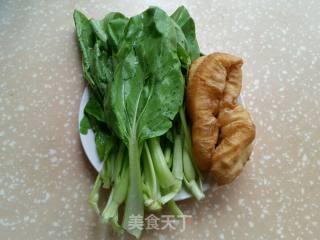 青菜炒油条的做法步骤：1
