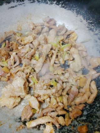 芹菜炒肉的做法步骤：4