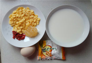 牛奶鸡蛋玉米羹的做法步骤：1