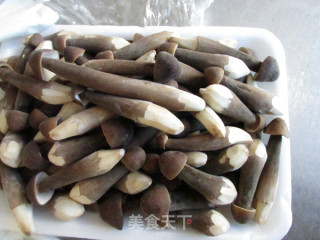 炒鸡枞菌的做法步骤：1