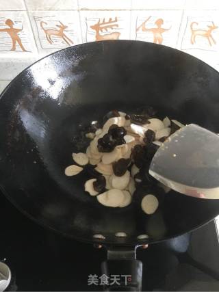 杏鲍菇炒肉的做法步骤：3
