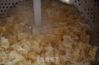 银耳冰糖梨糖水的做法步骤：4