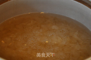 银耳冰糖梨糖水的做法步骤：10