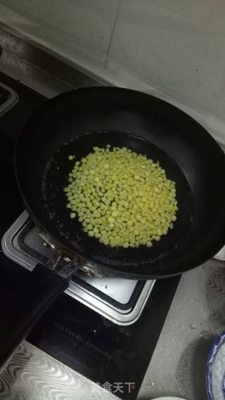 快手菜——什锦玉米的做法步骤：2