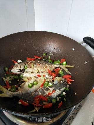 香煎金鲳鱼的做法步骤：4