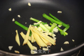 水煮牛肉（微辣款）的做法步骤：4