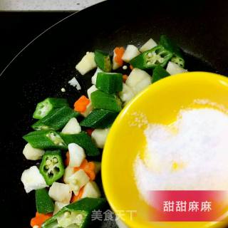 秋葵炒马蹄的做法步骤：5