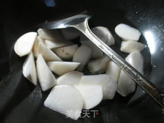 千张结烧萝卜的做法步骤：3