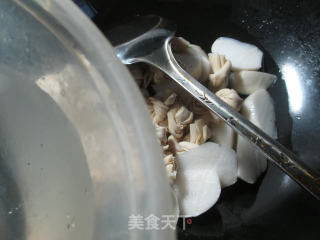 千张结烧萝卜的做法步骤：4