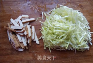 韭黄豆干炒鸡蛋的做法步骤：2