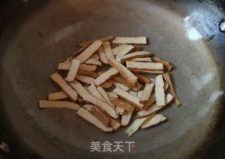 韭黄豆干炒鸡蛋的做法步骤：5