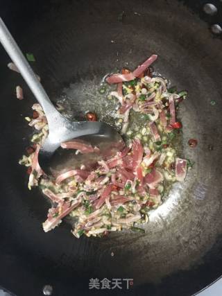 蒜苗炒肉丝的做法步骤：4