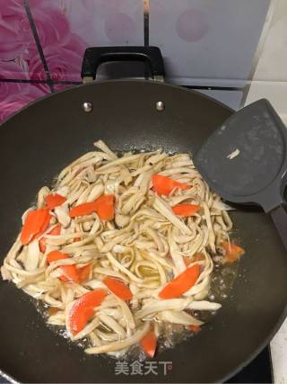火腿炒鸡腿菇的做法步骤：6