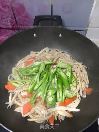 火腿炒鸡腿菇的做法步骤：7