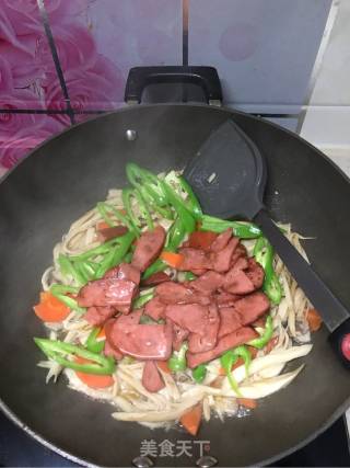 火腿炒鸡腿菇的做法步骤：8