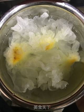 银耳莲子枸杞桂圆大枣羹的做法步骤：1
