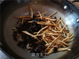黄花菜木耳炒肉丝的做法步骤：6