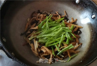 黄花菜木耳炒肉丝的做法步骤：7