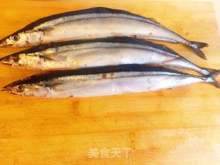 烤豆瓣秋刀鱼的做法步骤：1