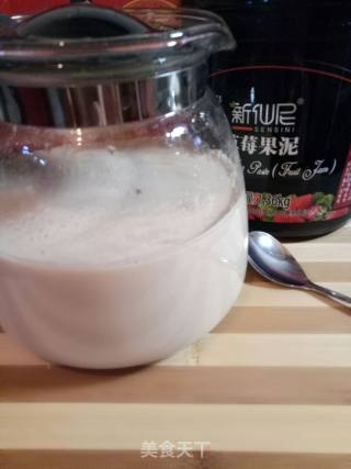 草莓奶茶的做法步骤：2
