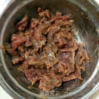 炒牛肉的做法步骤：1