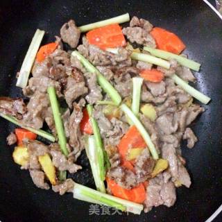 炒牛肉的做法步骤：5