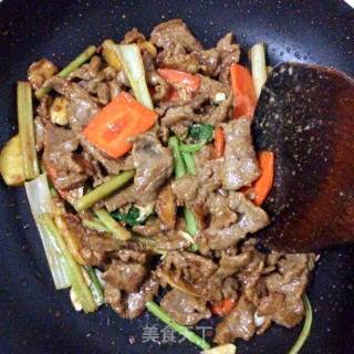 炒牛肉的做法步骤：6