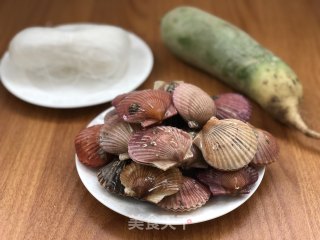 扇贝萝卜丝汤的做法步骤：1