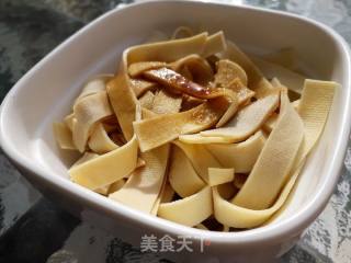 腊肠蒸豆皮的做法步骤：3