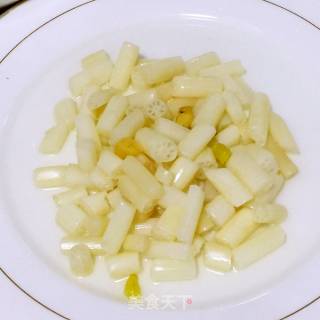 酸辣藕带炒牛肉的做法步骤：2