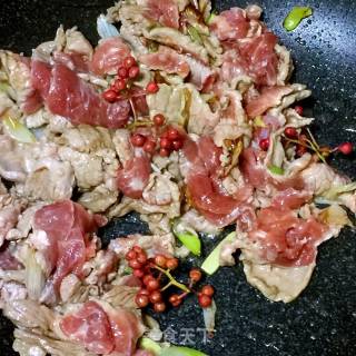酸辣藕带炒牛肉的做法步骤：7