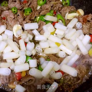 酸辣藕带炒牛肉的做法步骤：11