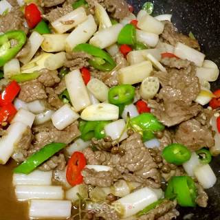 酸辣藕带炒牛肉的做法步骤：12