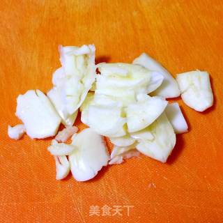 猪肉炒芹菜的做法步骤：3